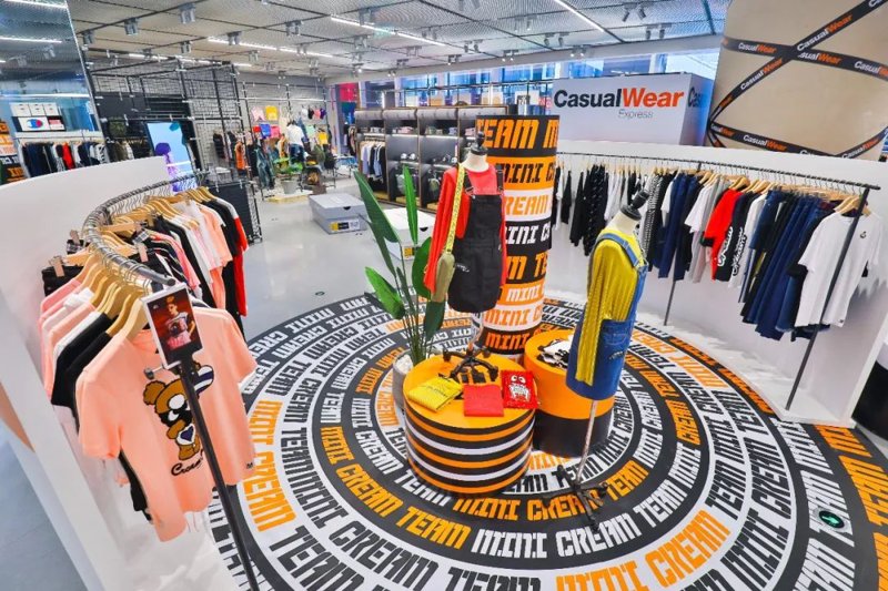 发现独特之美——老子山镇服装店的魅力